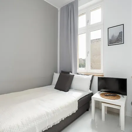 Cosy Gasiorowskich By The Wilson Park By Renters Apartment